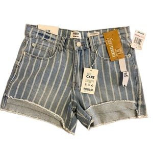 Kensie Vintage Luxe high rise shorts, denim striped, size 6 /28